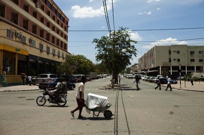 伝統酒で56人中毒死、2歳児も モザンビーク