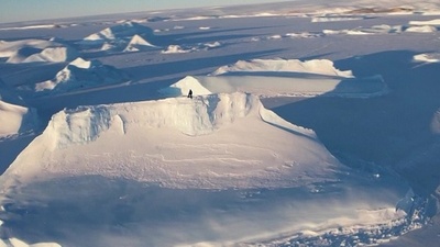 気候変動で南極棚氷の6割近くが不安定に