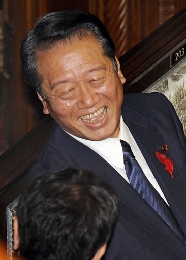 民主党小沢氏がネットテレビに生出演、初恋の話も