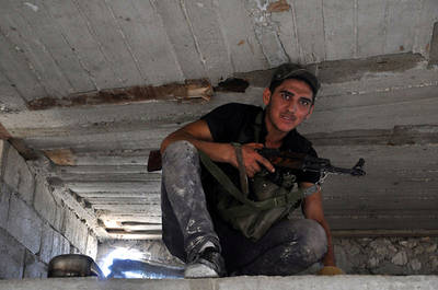 シリアのアレッポで激戦、反体制派が警察署を襲い警官40人死亡