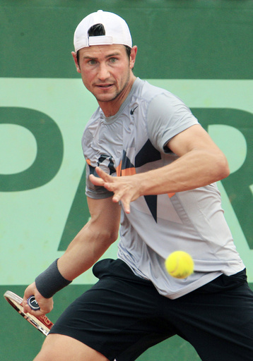 テニス選手のセルゲイ・ブブカ、4階から転落も「幸運だった」