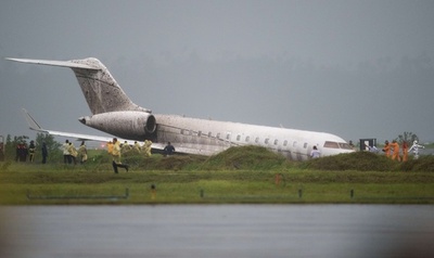 ローマ法王に同行の比政府関係者乗せた航空機がオーバーラン
