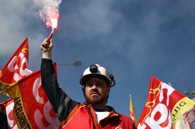 労働者の権利、世界中で「深刻に後退」 報告書