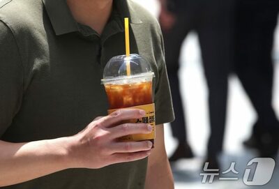 「1400円の飲み物持ち帰ったバイトに60万円要求」韓国で炎上のカフェ店主…全額返金、結局謝罪