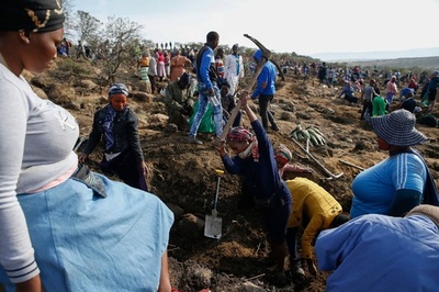 ダイヤモンドラッシュ再び？ 一獲千金目指して人殺到 南ア