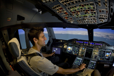 ジョコビッチ フライトシミュレーターを体験、ドバイ選手権