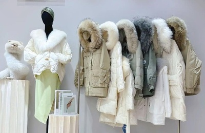 中国でダウンジャケットが値上がり 原因は豚