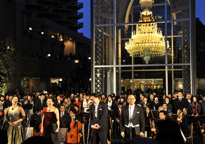 世界最大級のバカラシャンデリアが点灯、恵比寿ガーデンプレイス