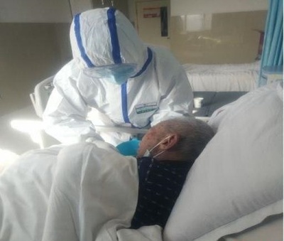 雲南の医療チームが96歳の新型コロナウイルス患者を治癒、中国・湖北