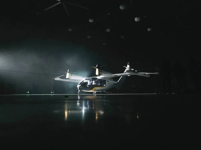 中国成都で「空飛ぶクルマ」AE200発表 低空移動の新時代へ