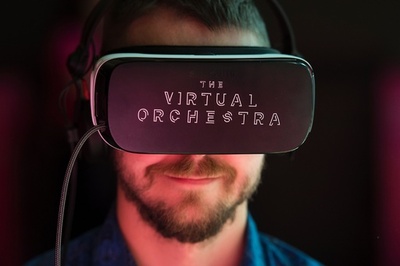 VR装置でオーケストラを体感「バーチャル・オーケストラ」英