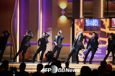 BTS、「グラミー賞」受賞逃す…「BUTTER」ステージに賛辞 – KOREA WAVE