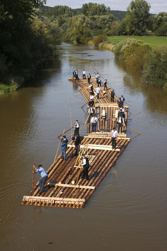ドイツで50年前のマイン川筏下りを再現