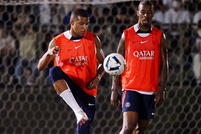 PSGが来日後初練習、約1万3000人の観客を魅了