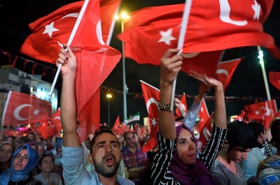 トルコ大統領、3か月の非常事態を宣言 「テロ組織追い詰める」