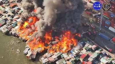 動画:フィリピン首都のスラムで火災、住宅1000軒焼失
