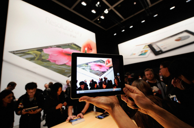 アップル、新型iPadを発表 従来機種は値下げ