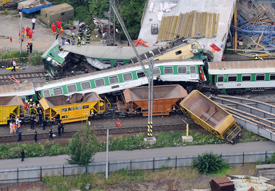 チェコで高速列車が脱線、少なくとも6人死亡