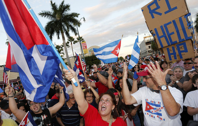 カストロ前議長の死を祝い、米マイアミで「パーティー」