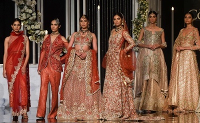 パキスタンでファッションウィーク、地元デザイナーらが新作