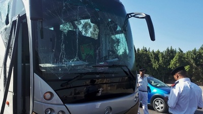 ピラミッド近くで観光バス狙った爆発、南アフリカ人ら17人負傷 エジプト