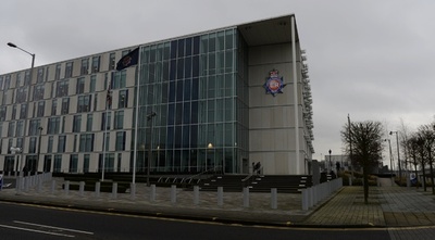 「イランに強制送還して」、英警察に移民が泣きつく