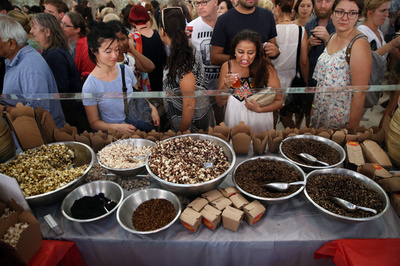 コオロギにゴキブリ、オーストラリアの新流行「昆虫食」