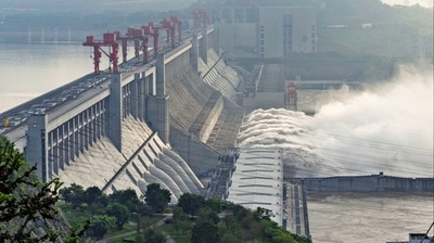 中国の三峡発電所 操業開始から20年 累計約1.6兆kWh発電