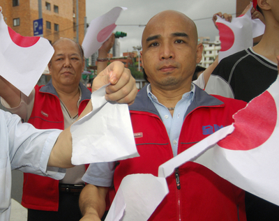 遊漁船沈没問題で抗議集会、日本に謝罪求める　