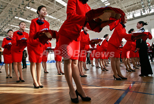 北京五輪 表彰式アシスタントを目指し女子学生が特訓中 写真10枚 ファッション ニュースならmode Press Powered By Afpbb News