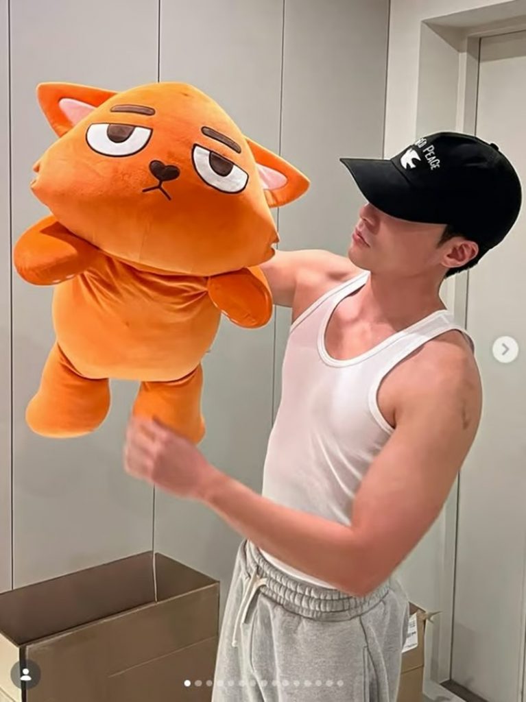 Roy Kim SNS (c)STARNEWS