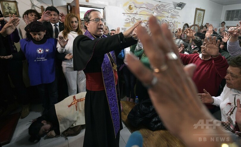 悪霊も退散？ アルゼンチンの「悪魔払い教室」