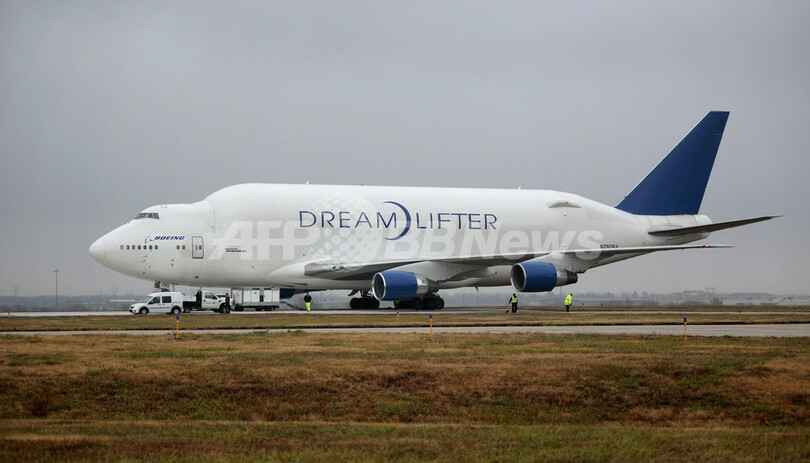 小さな空港に巨大貨物機が誤着陸、米カンザス州