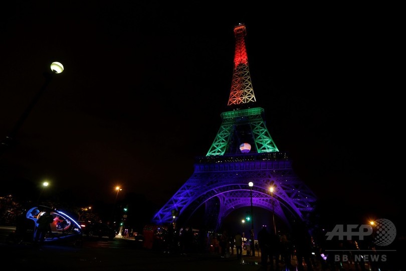 世界各地の名所が虹色に 米ゲイクラブ銃乱射の犠牲者追悼 写真27枚 国際ニュース Afpbb News