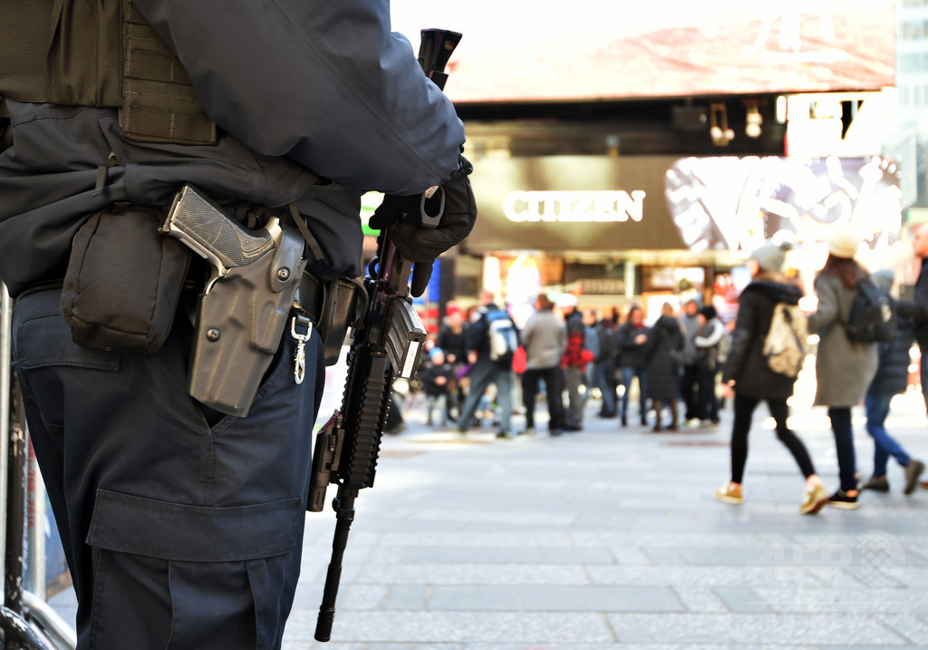 筒状の物体を銃と誤認、米NYで警官が男性射殺 筒状の物体を銃と誤認、米NYで警官が男性射殺