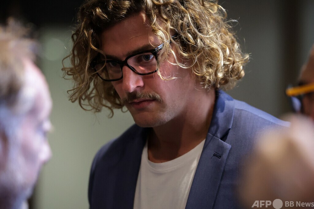 人種差別的暴行のラグビー仏代表 控訴審で求刑禁錮8月 写真3枚 国際ニュース:AFPBB News