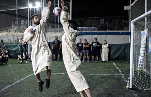 マラドーナ教 の信者 崇拝する神しのぶ 存命なら61歳の誕生日 写真9枚 国際ニュース Afpbb News