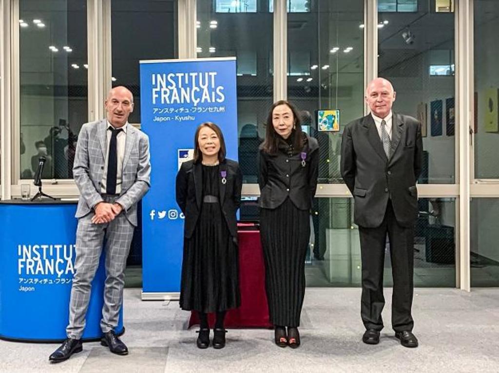 西南学院大学 武末祐子教授、眞下弘子教授がフランス教育功労章を受勲 西南学院大学 武末祐子教授、眞下弘子教授がフランス教育功労章を受勲