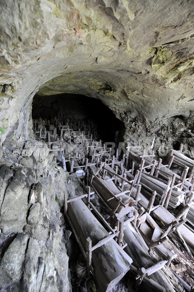 死は旅の始まり」、中国少数民族ミャオ族の洞窟内墓地 写真8枚 国際