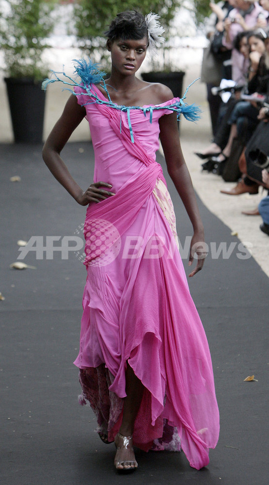 ＜09/10年秋冬パリ・オートクチュールコレクション＞オノラトゥヴュ、新作を発表 写真16枚 国際ニュース：AFPBB News