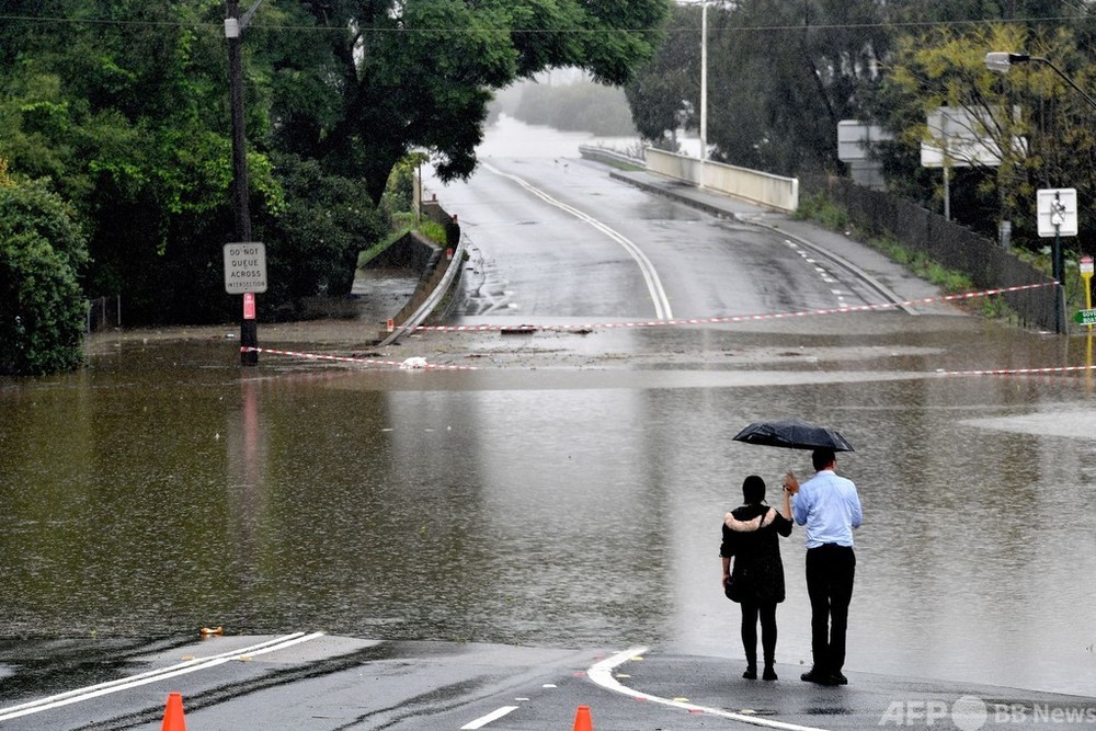オーストラリアで「壊滅的」洪水被害 ヘリで住民救助