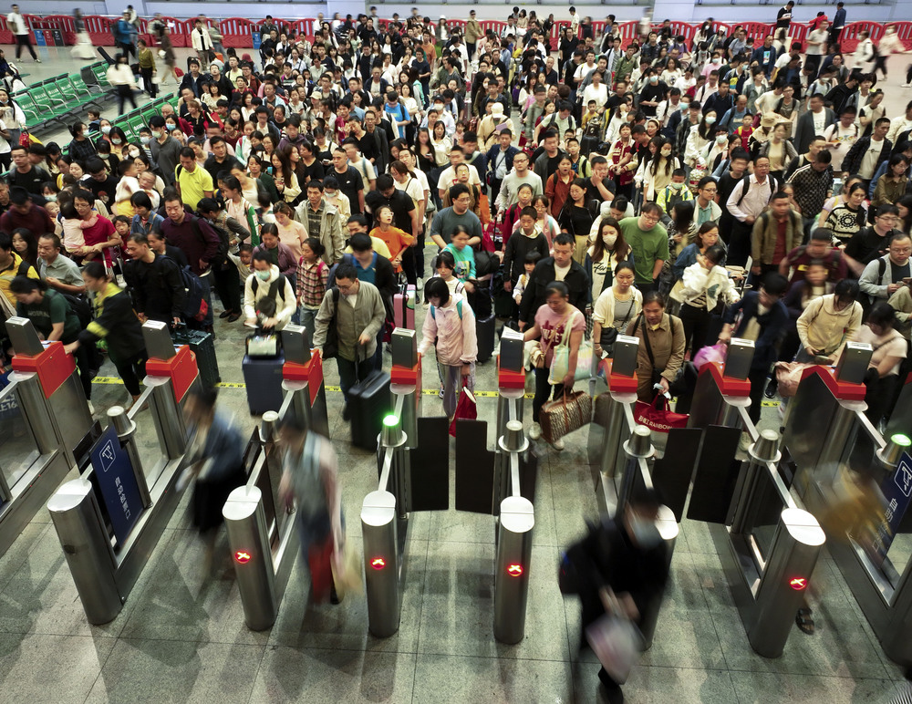 中国の地域をまたぐ人の移動、23年は600億人超 写真1枚 国際ニュース:AFPBB News