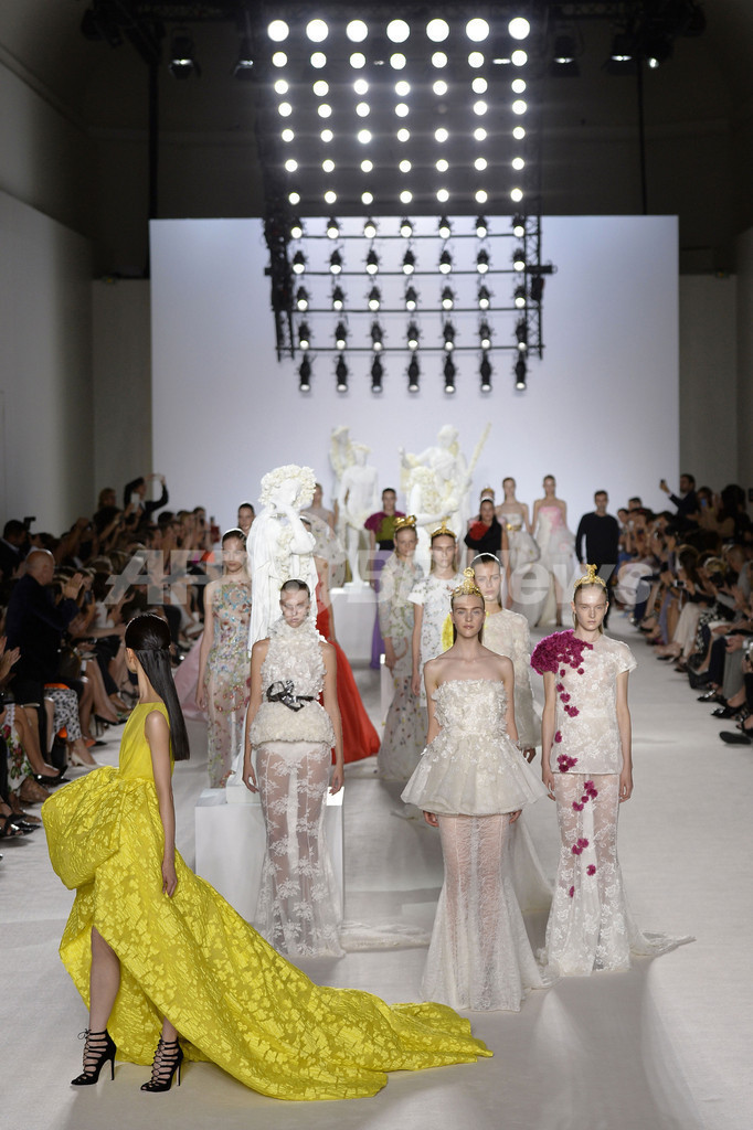 ＜13/14年秋冬パリ・オートクチュール＞ジャンバティスタ・ヴァリ