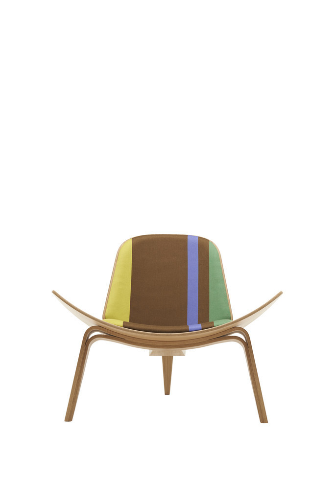 「ポール・スミス」デザイン、コラボ家具をチェック