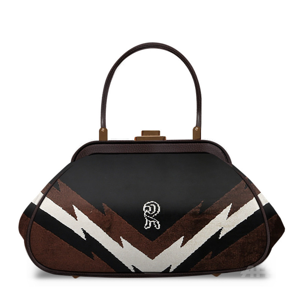 「ロベルタ ディ カメリーノ」カスタムバッグ、SNSでシェアも