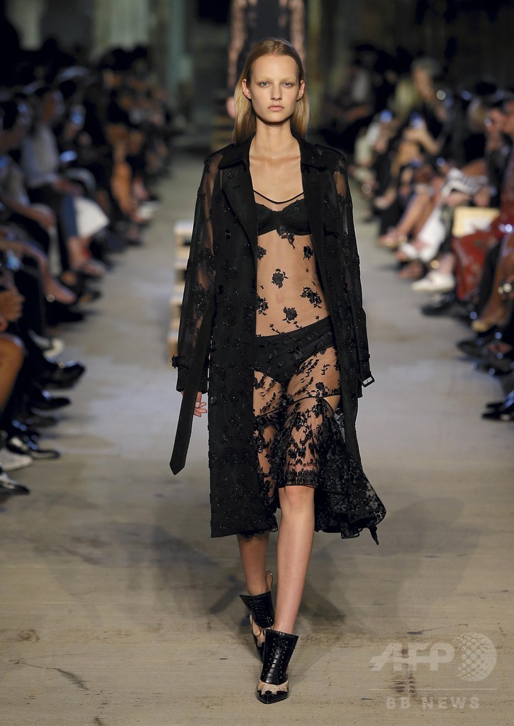 「ジバンシィ」16年春夏コレクション