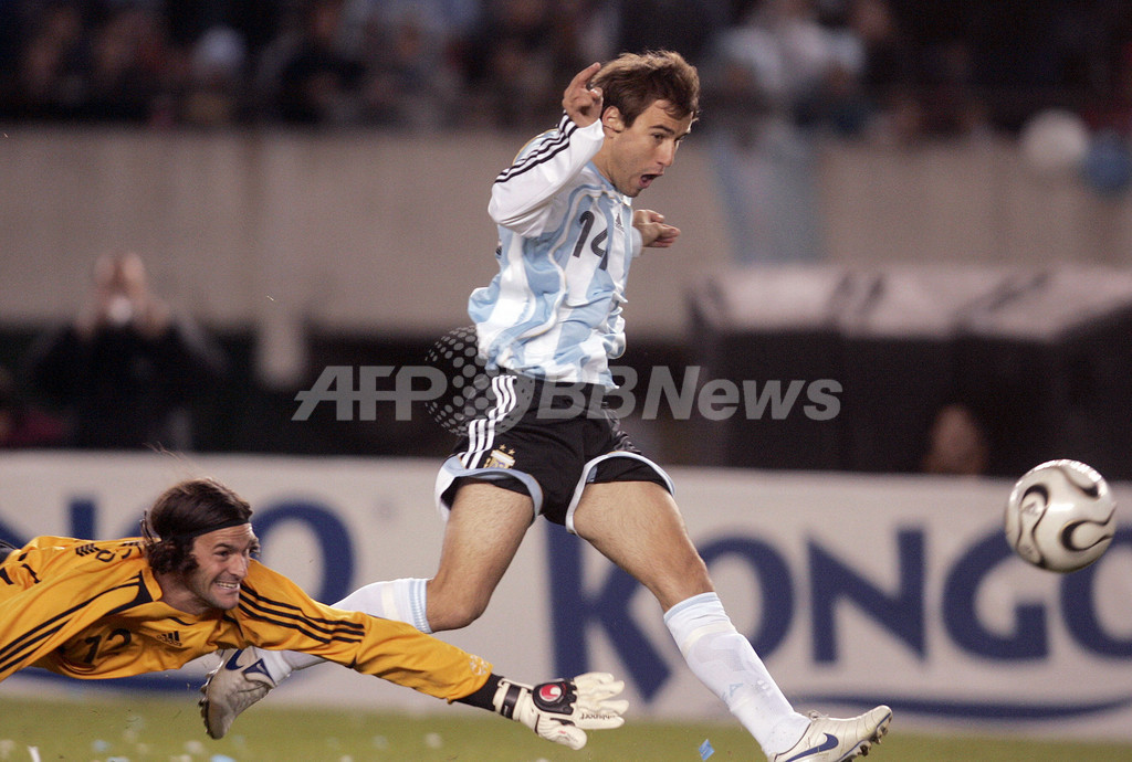 06サッカーW杯＞アルゼンチン代表 U-20代表と壮行試合を行う