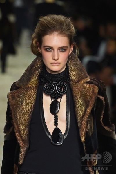 生まれ育ったサンタフェから着想を得たボヘミアンシック、「トム フォード」15/16年秋冬