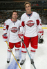 写真は、練習に参加したタンパベイ・ライトニング（%%Tampa Bay Lightning%%）のマルタン・サンルイ（%%Martin St. Louis%%、左）とバンサン・ルキャバリエ（%%Vincent Lecavalier%%、右）。(c)AFP/Getty Images Jim McIsaac