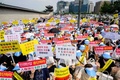 韓国・ソウルで抗議活動を行う世界平和統一家庭連合（旧統一教会）の信者ら（2022年8月18日撮影）。(c)Anthony WALLACE / AFP
